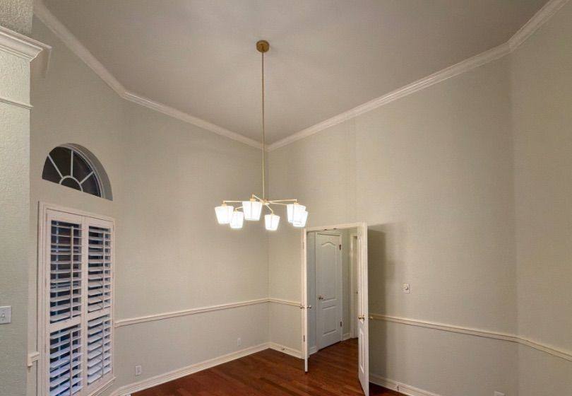 Before and after photo of a dining room painted by Hill Country Painting in Cedar Park, TX