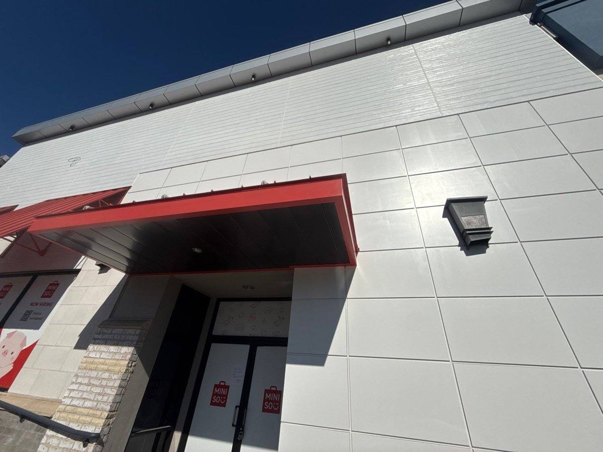 Retail storefront entrance and awning before painting in Austin, TX by Hill Country Painting