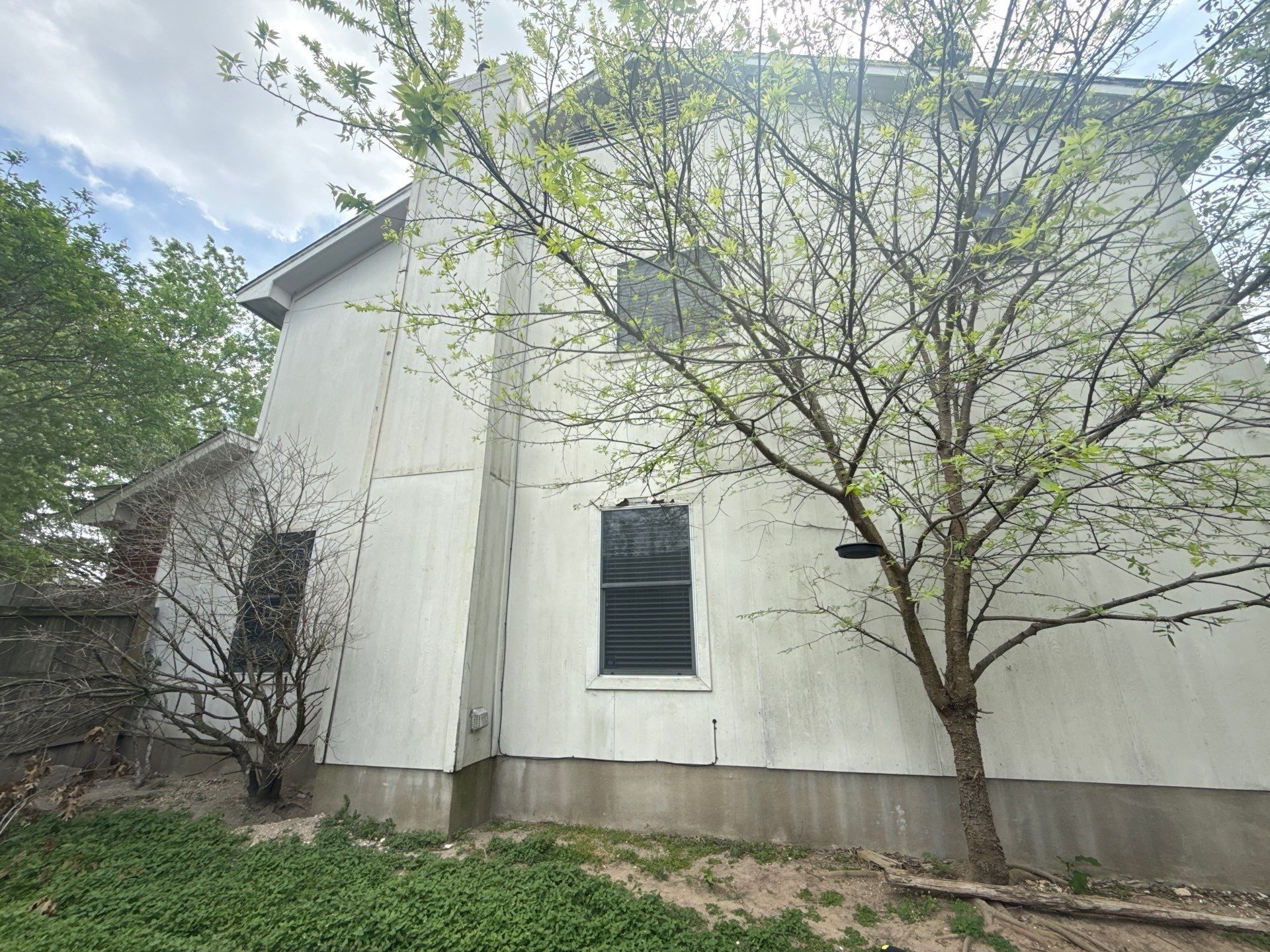 Right side exterior ahead of painting in Hutto, TX by Hill Country Painting
