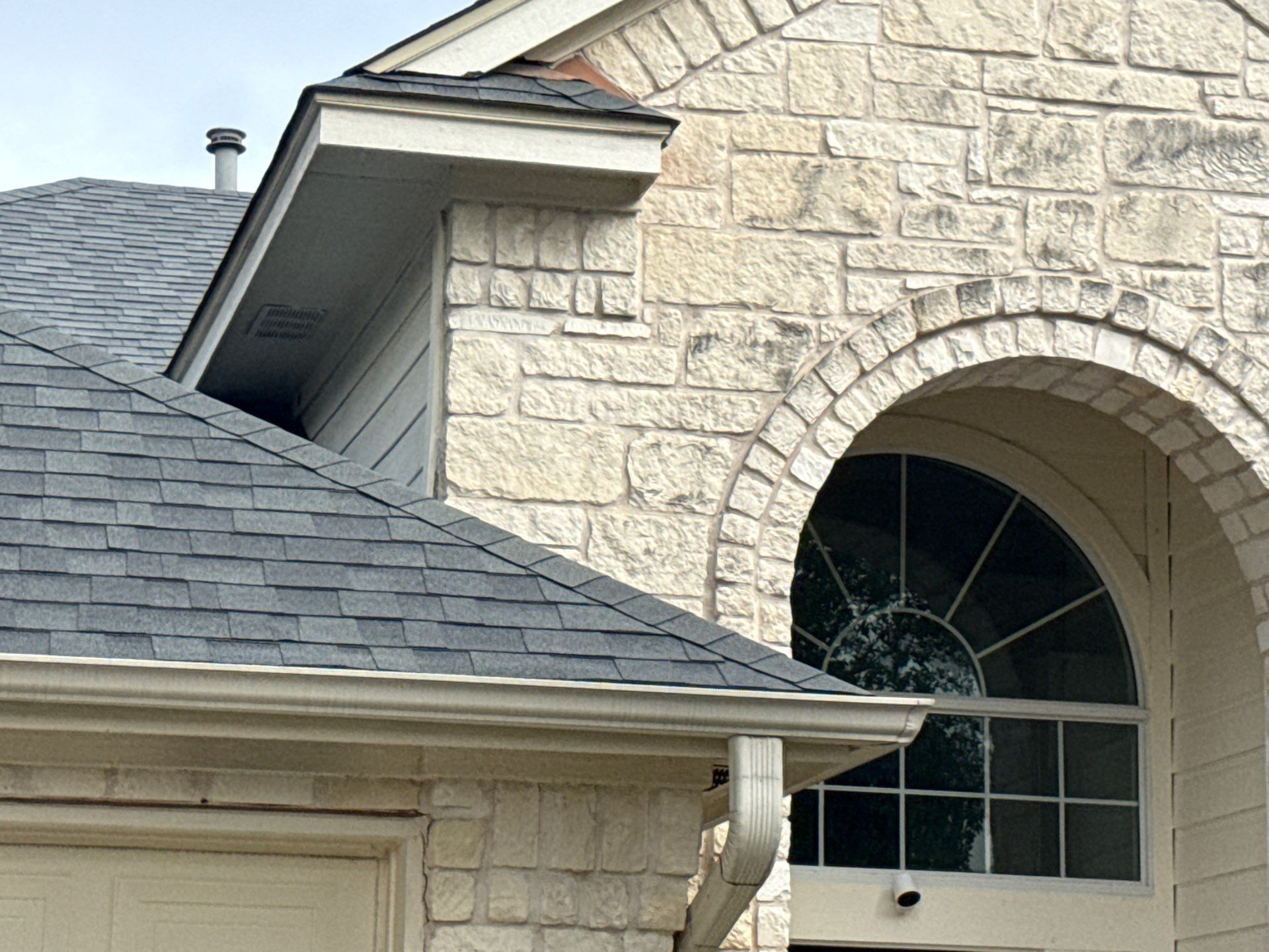 Front entry archway detail ahead of exterior painting in Cedar Park, TX by Hill Country Painting