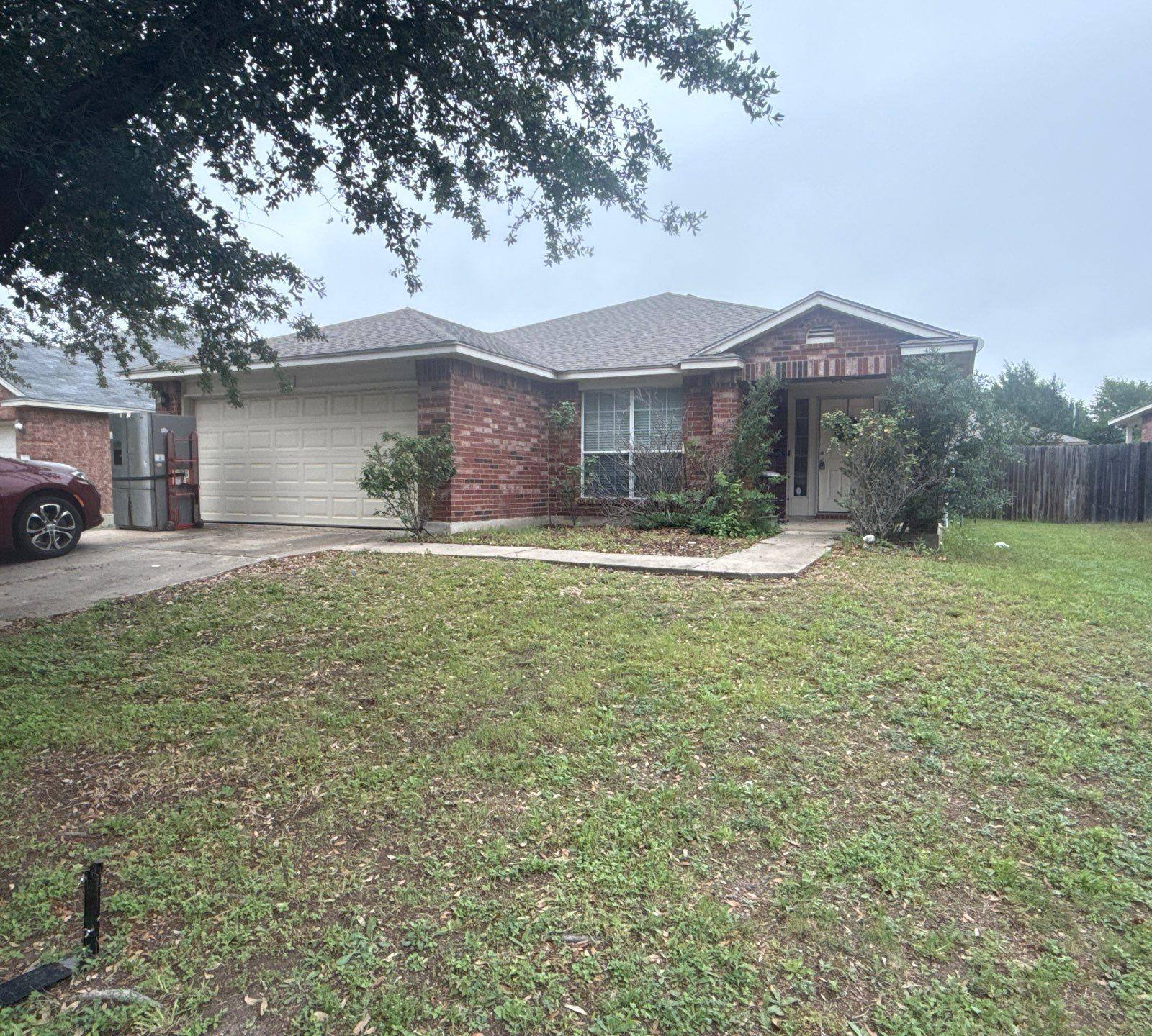 Front elevation of a home in Round Rock, TX ahead of interior painting by Hill Country Painting