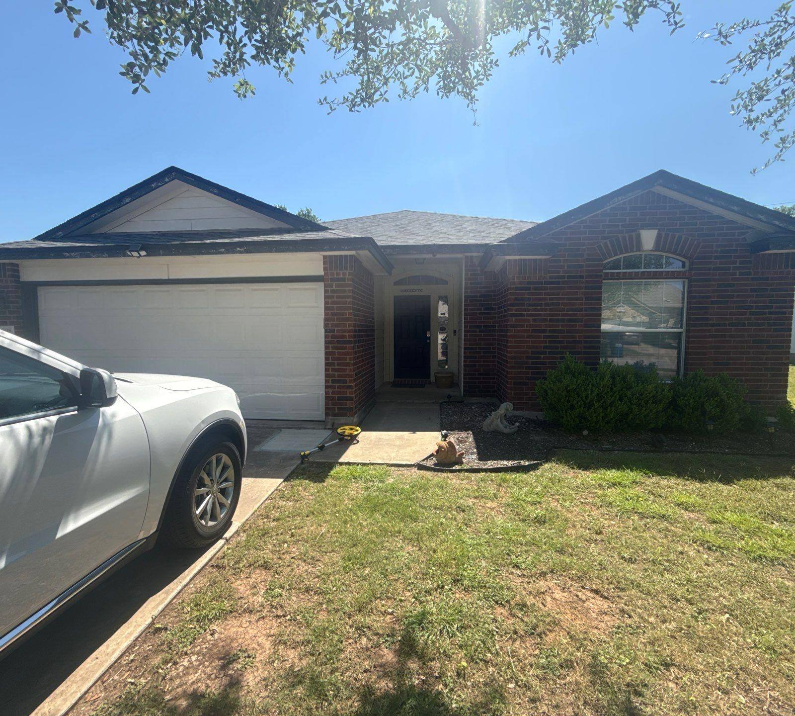 Front exterior of a home on Delby St in Hutto, TX ahead of interior and exterior painting by Hill Country Painting