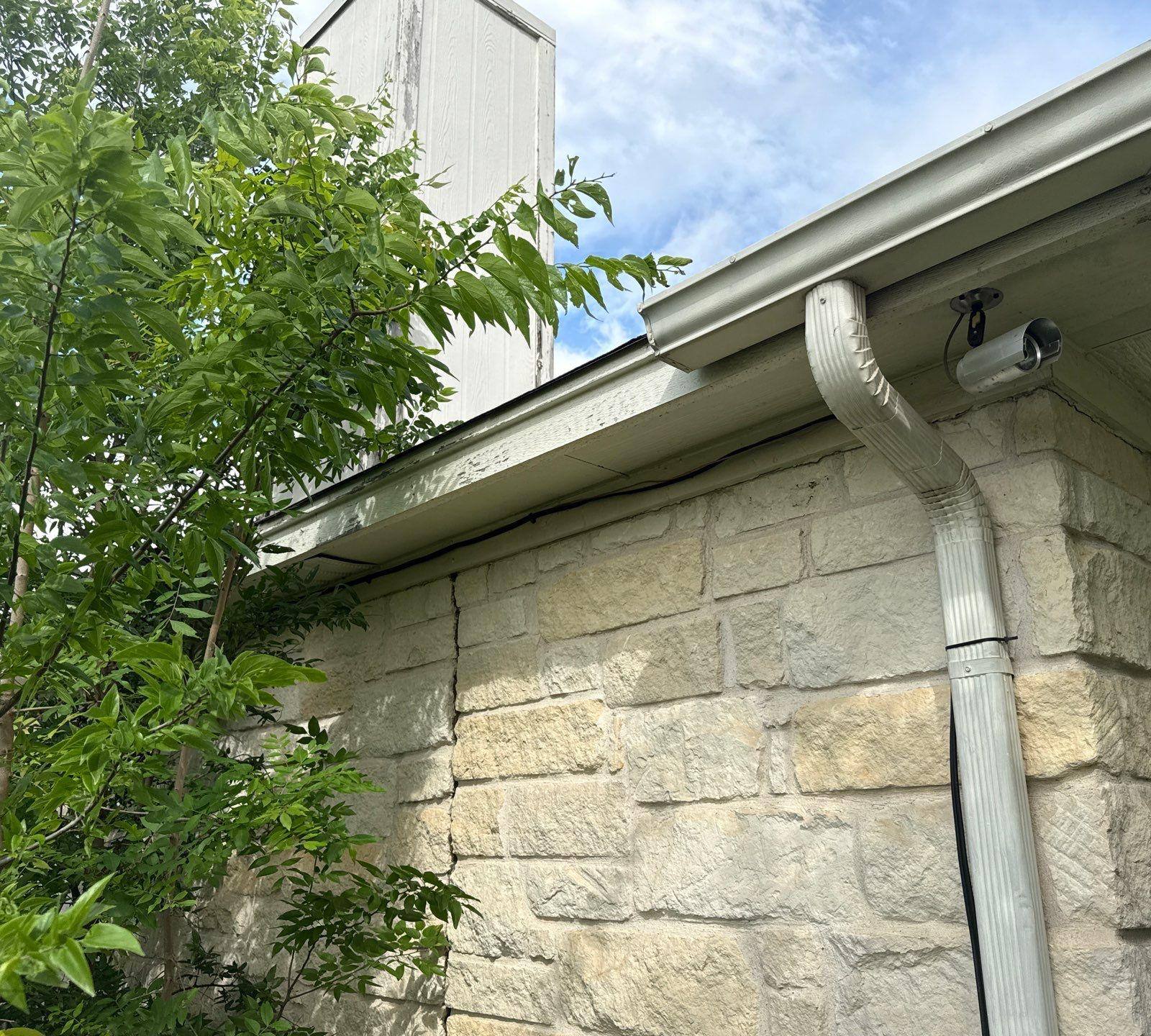 Gutter and downspout on a home on Cora Marie Dr in Pflugerville, TX prepared for exterior painting by Hill Country Painting
