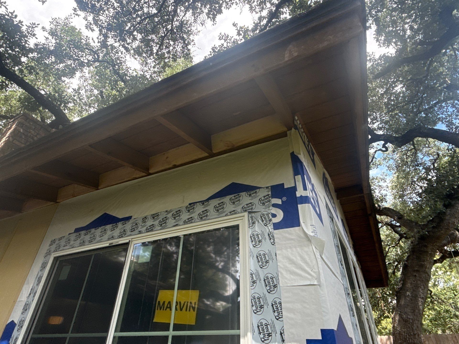 Soffit and fascia of a home addition on Alhambra Dr in Austin, TX ahead of exterior painting by Hill Country Painting