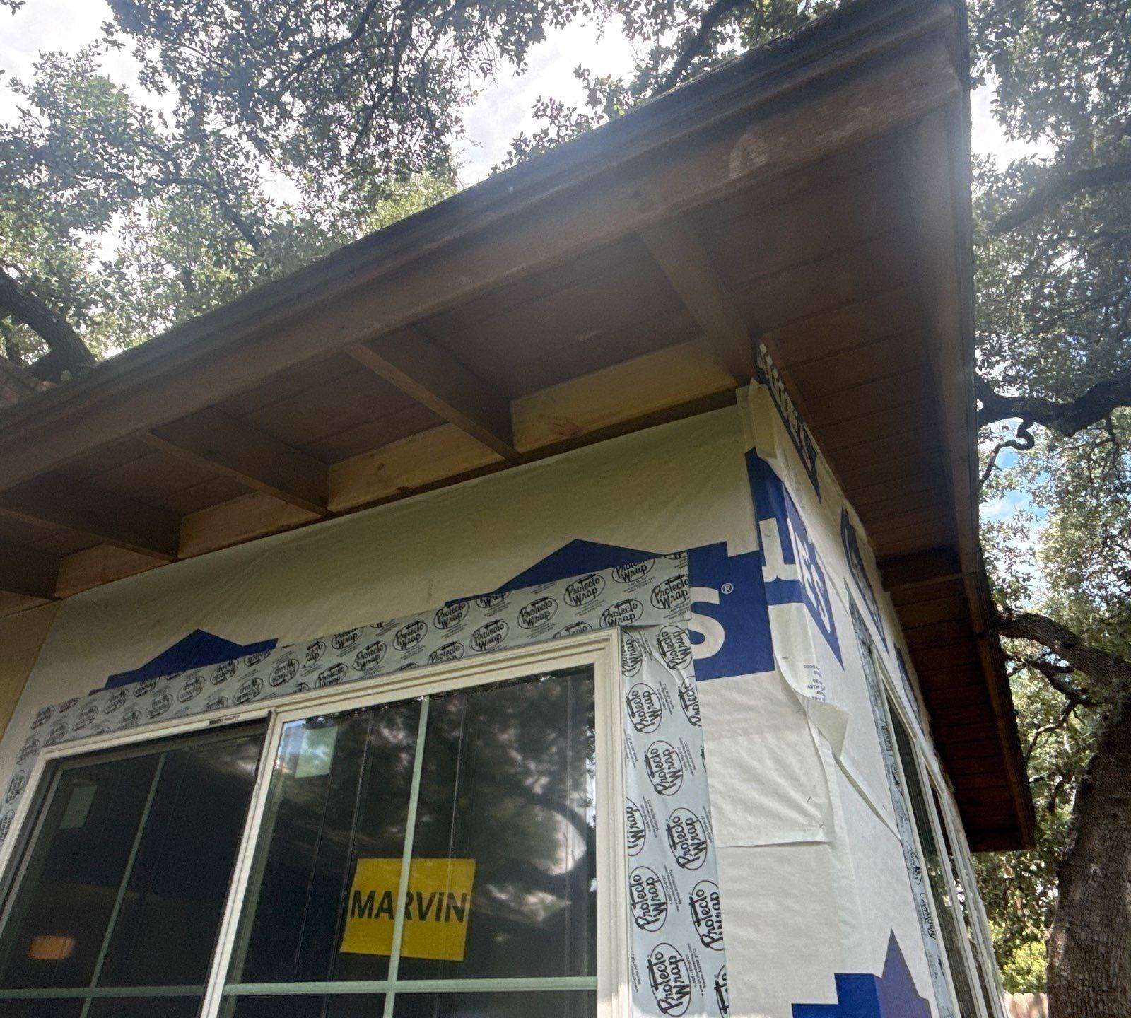 Soffit and fascia of a home addition on Alhambra Dr in Austin, TX ahead of exterior painting by Hill Country Painting