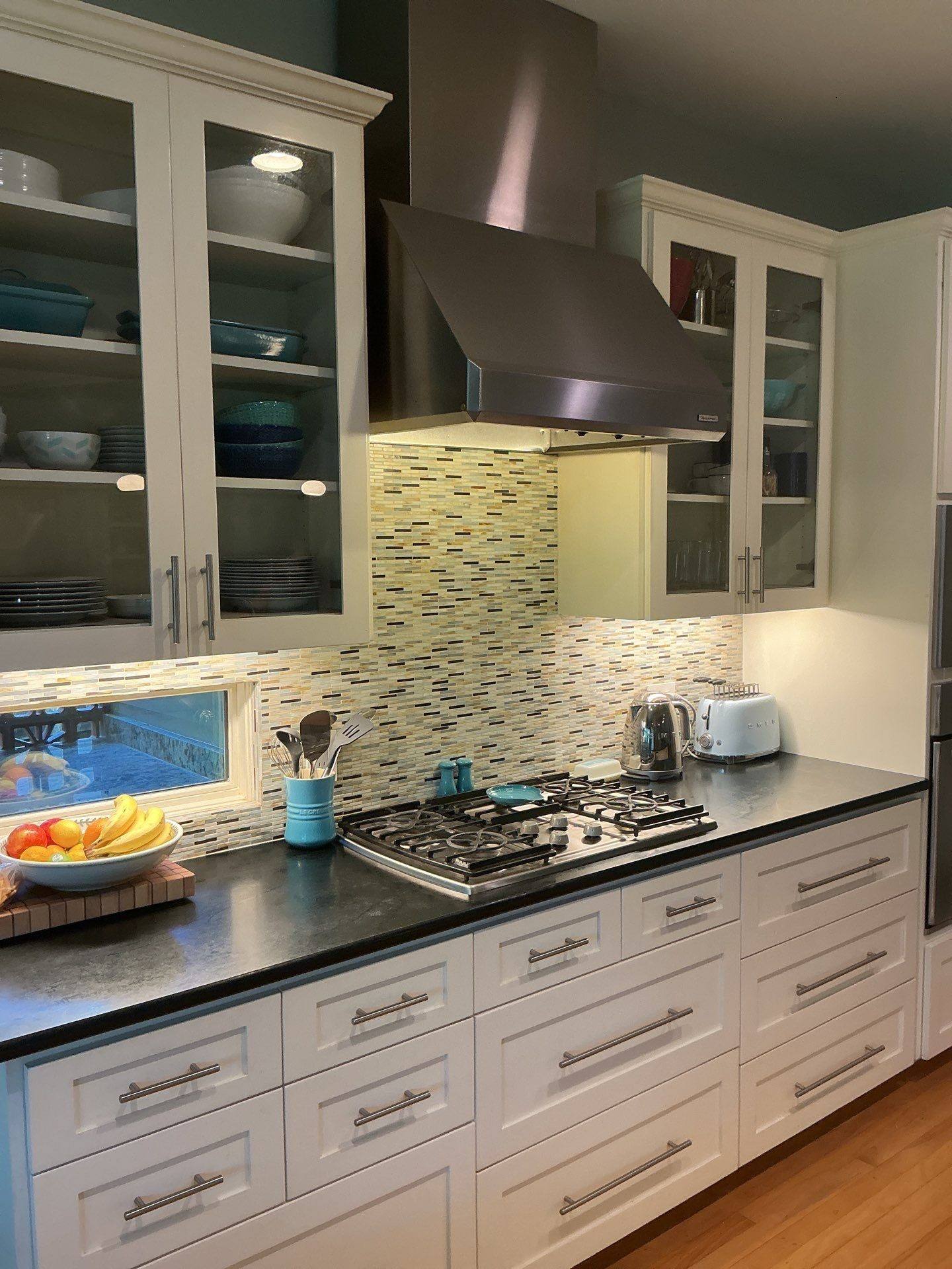 Kitchen stove and surrounding cabinets ahead of painting