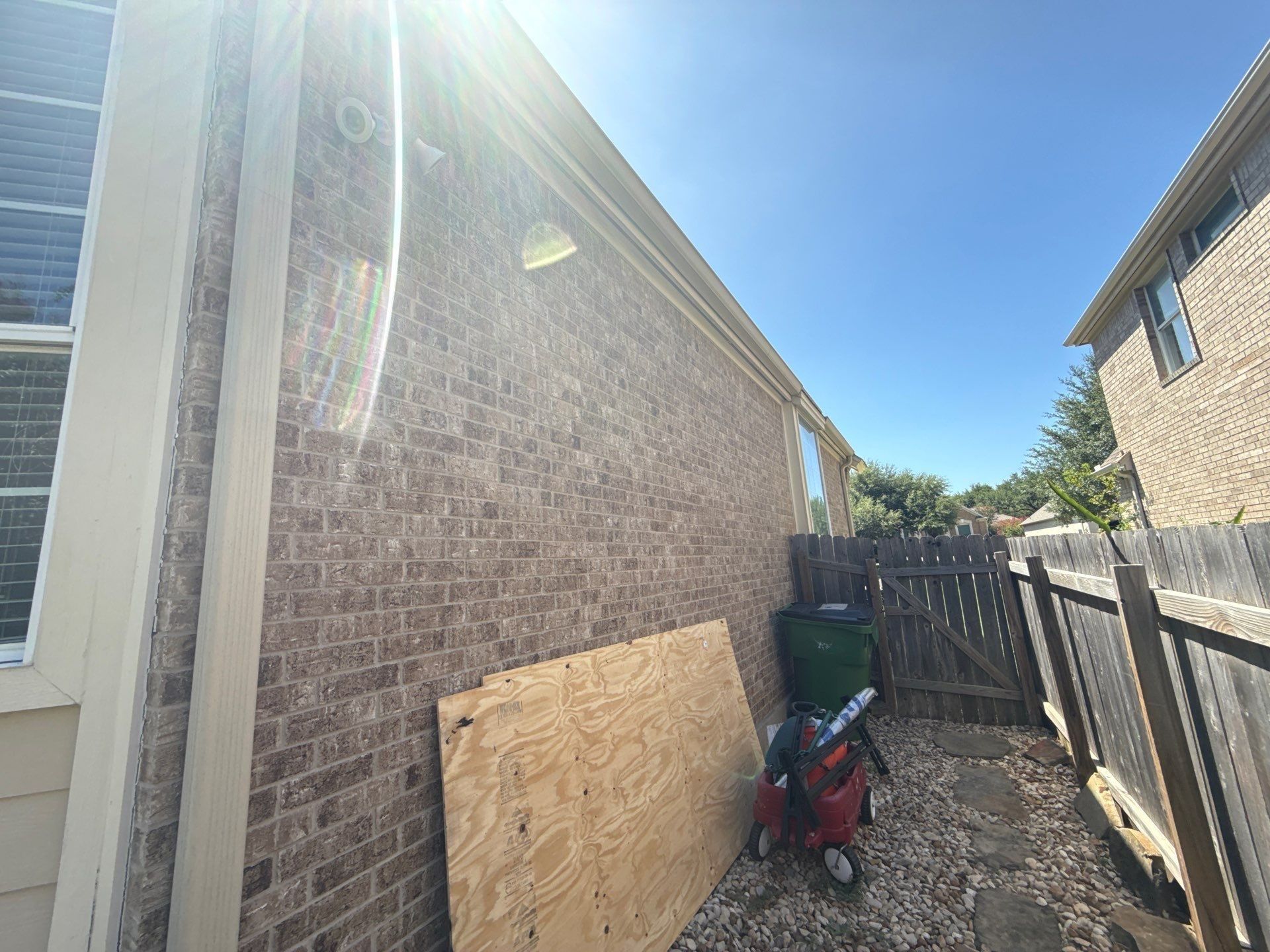 Side yard passage ahead of painting