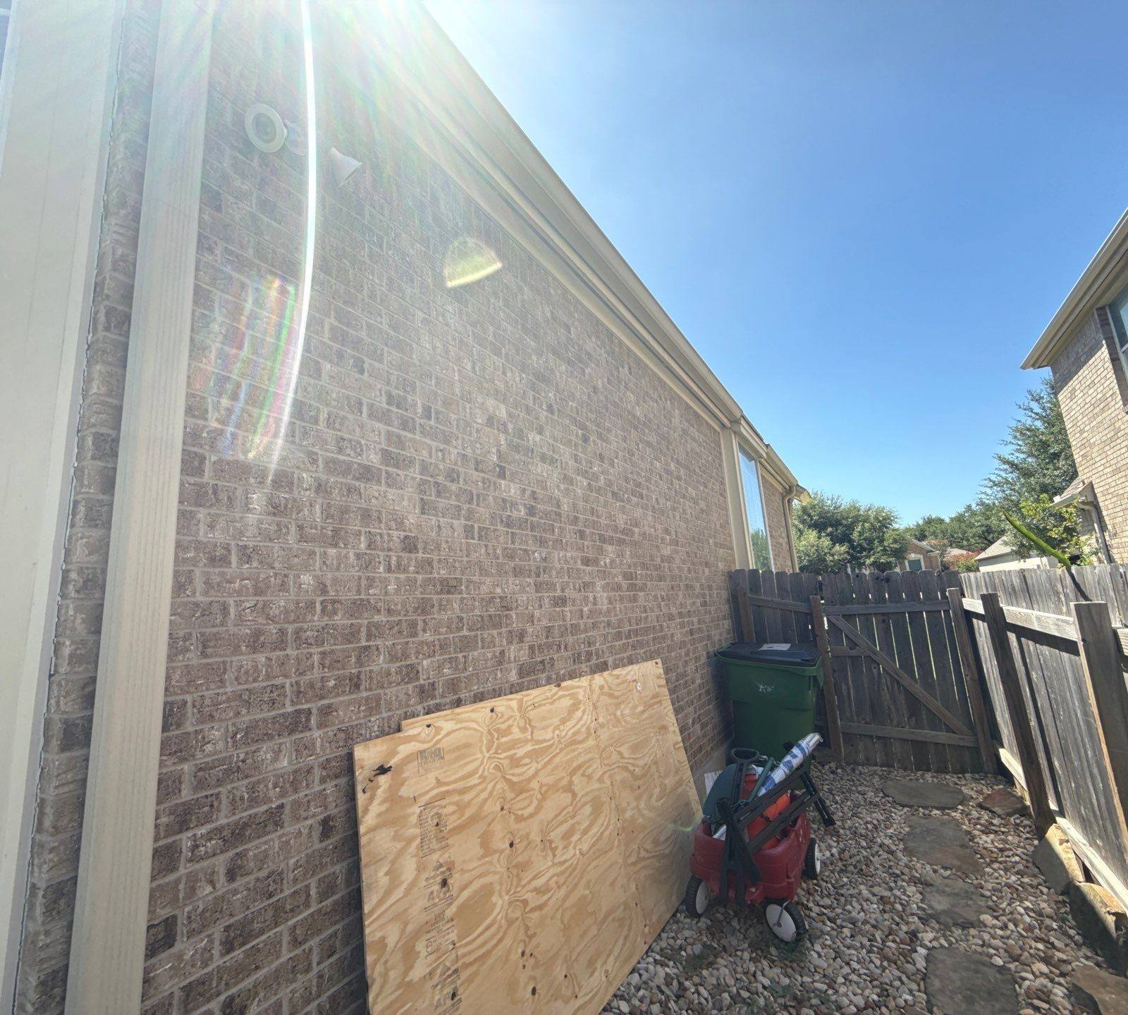 Side yard passage ahead of painting