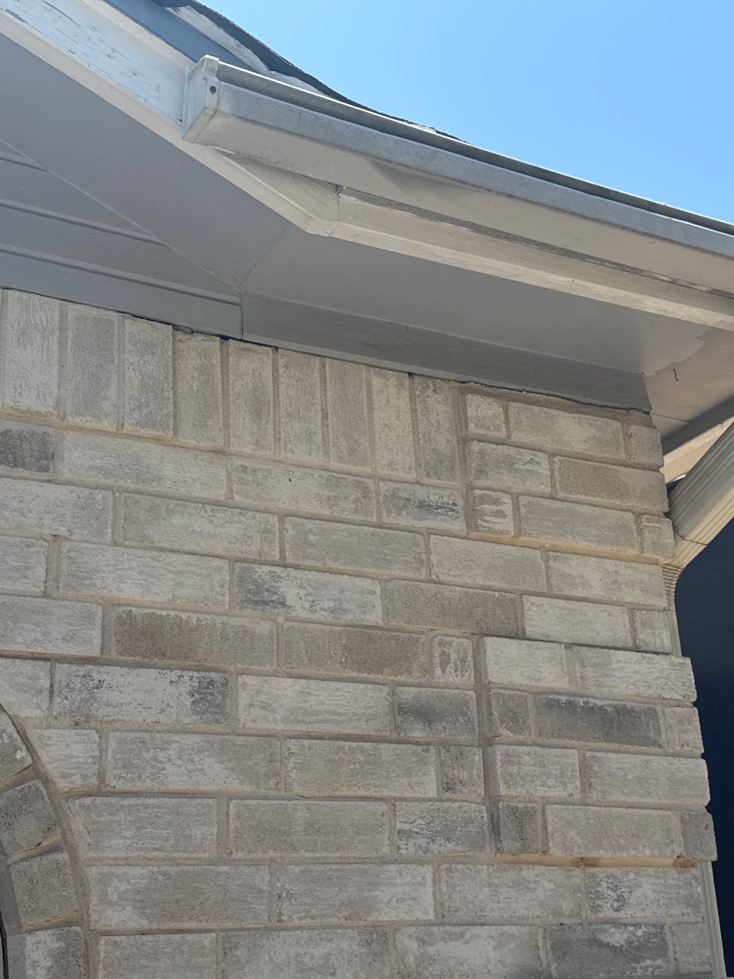Caulking between siding and brick