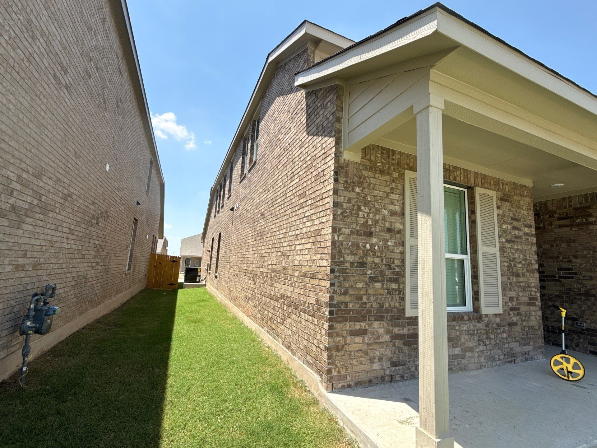 Porch corner and column