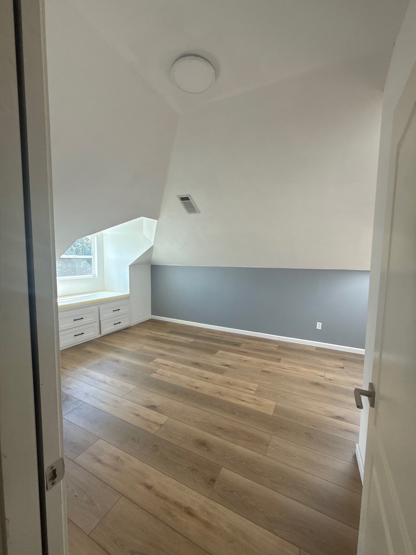 Upstairs loft bedroom
