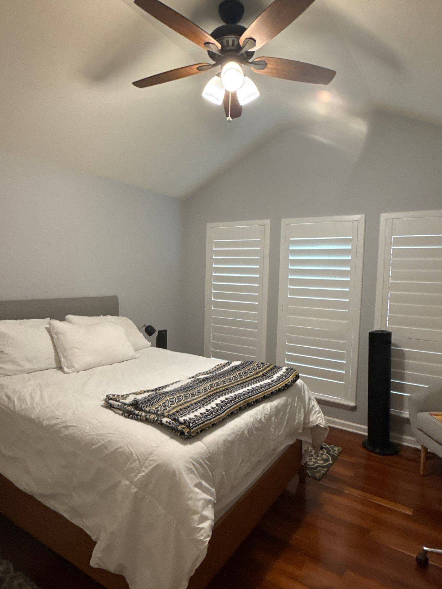 Middle bedroom