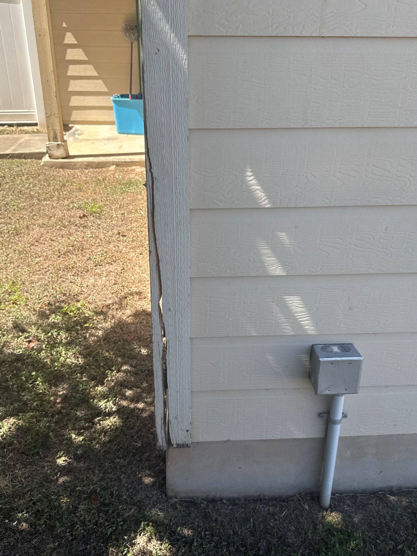 Detached garage corner trim detail