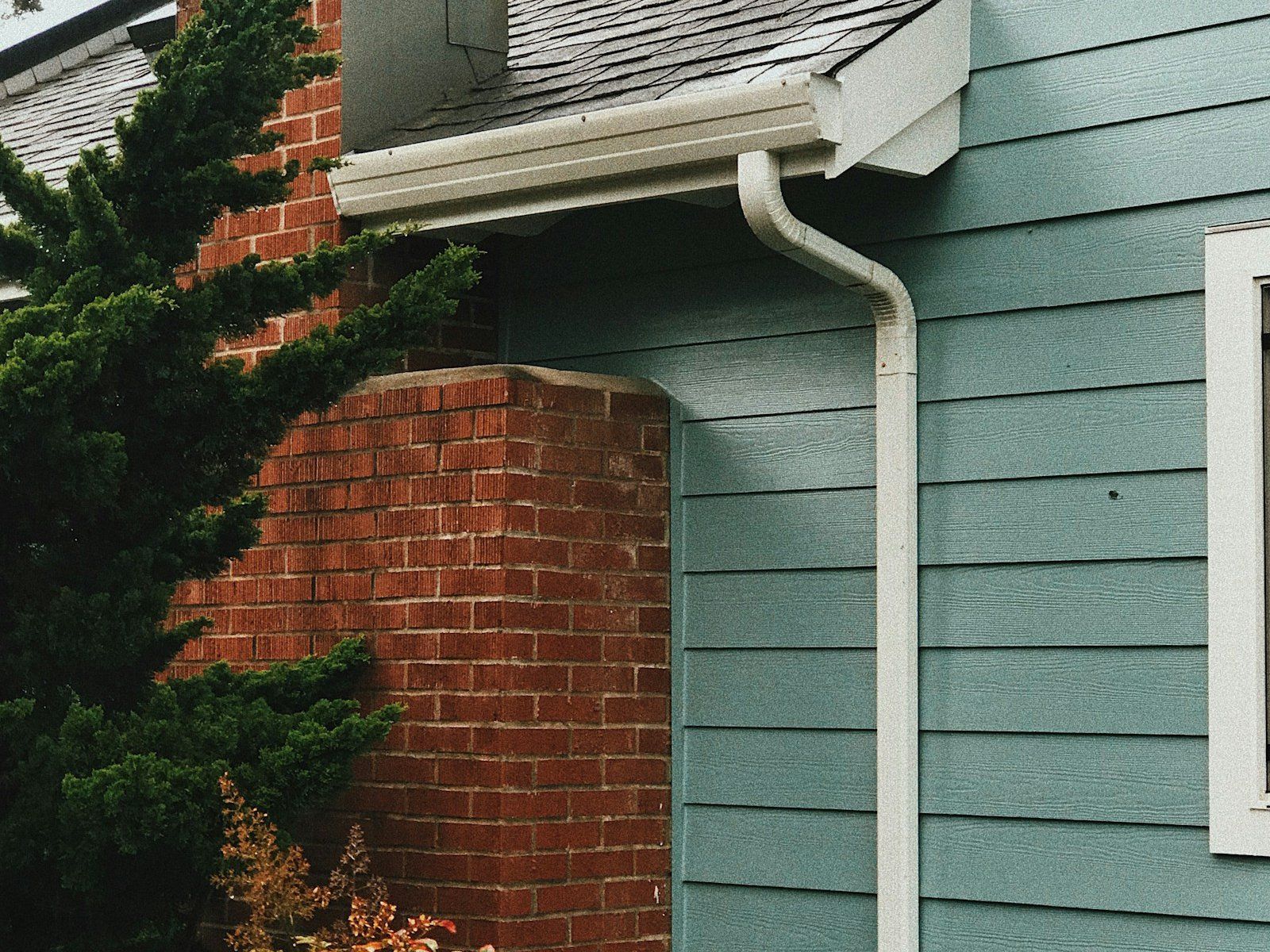 Seamless aluminum gutter and downspout on a residential eave